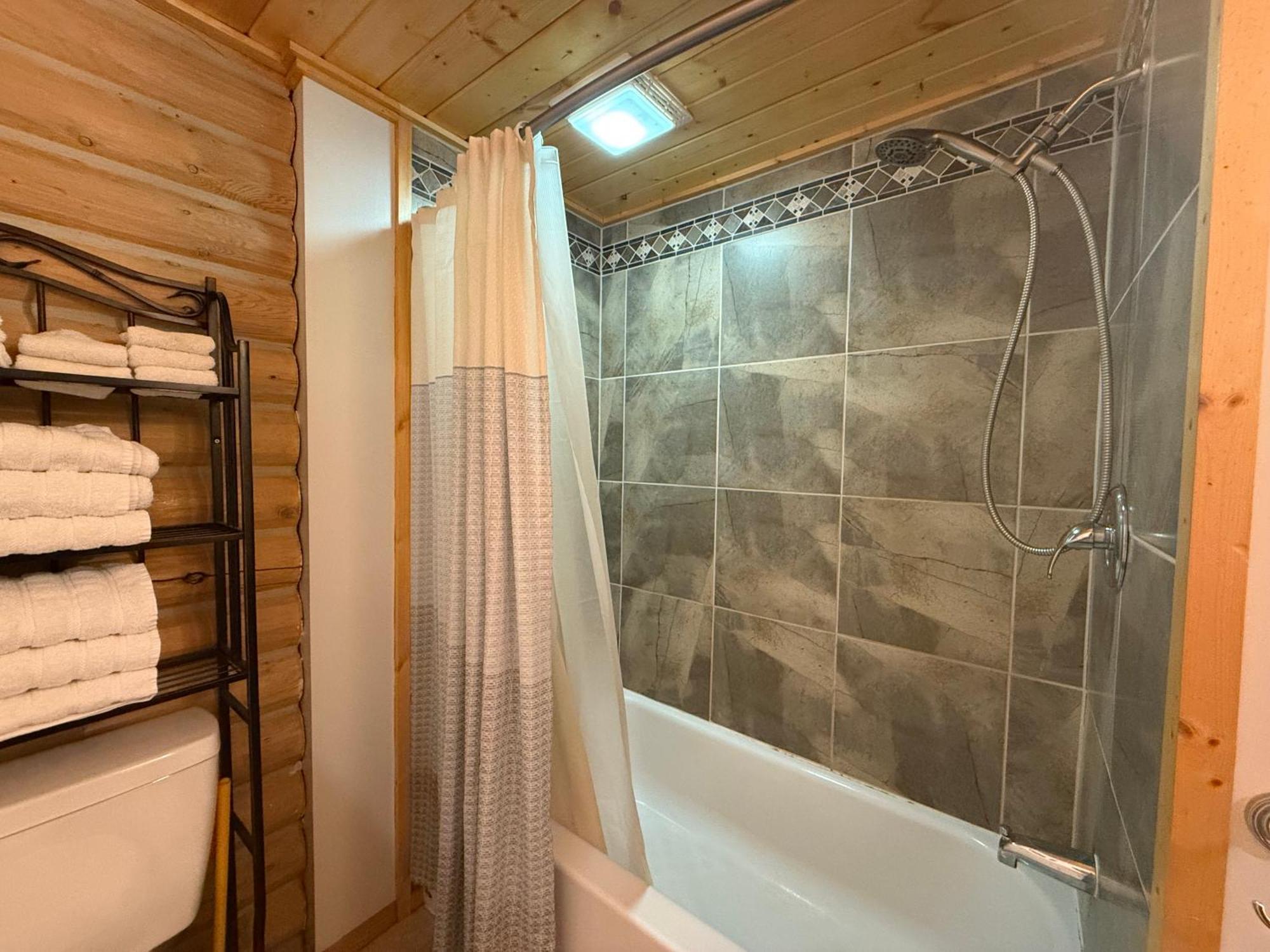 Talkeetna Log Cabin With Hot Tub Unit 1 Exterior foto
